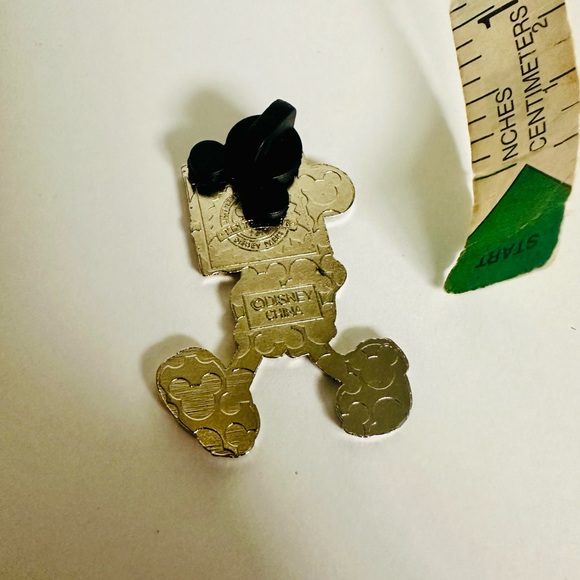 Disney Collectible Pin  Oh Mickey! - Mickey Walking Only -  #75879 - 2010 - Picture 3 of 4